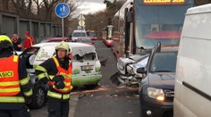 Hromadná nehoda v pražské Michli: Srazilo se 5 aut a tramvaj