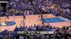 VIDEO: Bynum v NBA TVRDĚ SEJMUL soupeře LOKTEM. Dostal stopku!