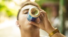 Muž (26) vypil čtyři litry energetických nápojů denně! Dostal srdeční infarkt