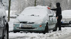 Tisíce domácností jsou stále bez proudu. Sněží hlavně na Moravě
