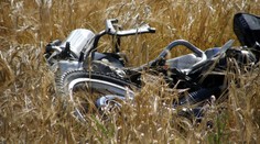 TRAGÉDIE! Náraz do stromu dnes ráno nepřežili dva kluci na motorce