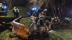 TRAGÉDIE na Kolínsku: V osobním autě UHOŘELI dva lidé, předtím křičeli o pomoc!