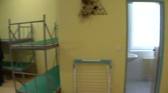 Zlodějky a podvodnice dostanou hezčí cely. S kuchyňkou a televizí