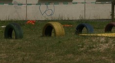 Kamil (4) a Jarmilka (5) vypadli z okna ve 3. patře. Kde byli rodiče?