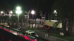 Hrdina na motorce: Snažil se naskočit na náklaďák smrti!