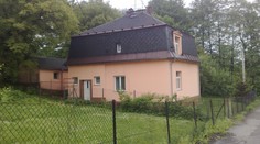 Střílel ze samopalu, ukrýval tankové střely