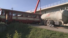 Po srážce vlaku s traktorem na Zlínsku ošetřili záchranáři tři cestující