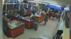 Muž zachránil dusící se holčičku (2). Myslela jsem, že umře, říká matka