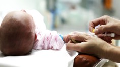 Nemocného synka nemohla mít doma, pediatři ženu odmítali!