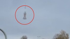 Nad slovenským Popradem proletěl obří anděl. Lidé si ho natočili