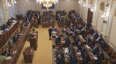 Poslanci se asi ve Sněmovně nudí. Jedenáct z nich chce být senátory