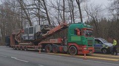 Policie pokutovala řidiče kamionů za porušování zákazu předjíždění