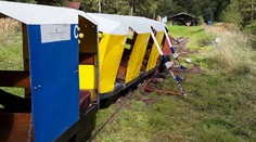 V přírodní rezervaci vykolejil vláček, dvě děti skončily v nemocnici