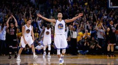 Warriors blíže nesmrtelnosti, za rekordem míří i Philadelphia