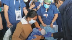 Žena rodila kvůli Covid-19 v kómatu, teď se se synkem poprvé setkala