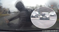 Řidič předjížděl na přechodu a smetl školáka. Podle policie jen přestupek