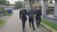 Mladík zaútočil na Jičínsku na své rodiče. Matce vyhrožoval zabitím