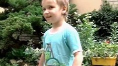 VIDEO: Čtyřletý chlapec zabránil vlakové nehodě