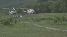 Vrtulník s turisty se zřítil na Kamčatce do jezera, osm lidí je pohřešovaných