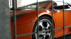 Šejk poslal auto na výměnu oleje. Letadlem do Londýna