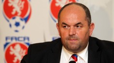 Měl by po razii odejít Pelta z českého fotbalu? HLASUJTE!