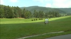 Staví golfové hřiště bez povolení. Patří náměstkyni hejtmana