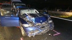Německý řidič na dálnici rozstřelil své BMW o fabii s vozíkem. Nepřežil