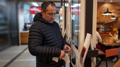Češi zuří kvůli spropitnému ve fast foodech. Za co to máme platit, nechápou
