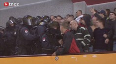 Hokejové derby bylo bez rvaček. Čtyři fanoušci skončili na záchytce