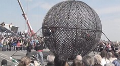 GLOBUS SMRTI! Řádění motorkářů v železné kouli