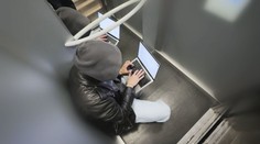 Policie obvinila muže z podvodů za 30 milionů. Nabízel falešný prodej počítačových serverů