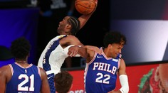 Warren nastřílel 76ers 53 bodů, Lakers padli s Torontem