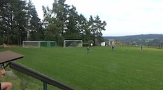 Borec na konec: Fotbalista se v okresním přeboru trefil z půlky hřiště