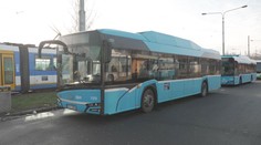 Muž uklízel autobus a nechtěl vystoupit. Podle policie byl na drogách