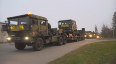 Přes Česko projíždí francouzský konvoj. Veze i obávané dělostřelecké zbraně