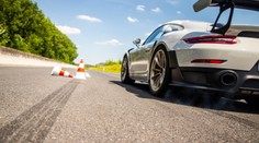 Tohle je adrenalin! Slavili jsme na okruhu za volantem porsche