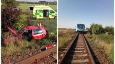 Tragédie na přejezdu, řidiči osobáku po vyproštění už záchranáři nemohli pomoci
