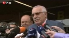 Klaus končí v nemocnici, žertoval o kyčli a EU