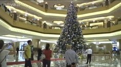 VIDEO: Nejdražší stromek na světě! Luxusní ozdoby bez ochranky