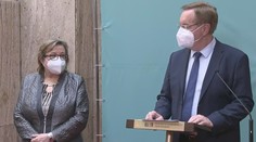 Obchody v pondělí neotevřou. Vláda zrušený zákaz schválila znovu