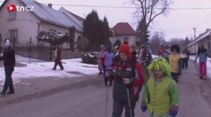 VIDEO: Masopust je tady! Ulice ovládly masky, pálenka teče proudem
