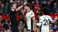 Krutý trest pro Mitroviče. Jen osm hráčů v historii Premier League dopadlo hůř