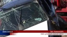 VIDEO: Auto dostalo na namrzlé vozovce smyk, těhotná žena vyvázla živá