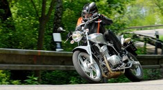 TEST YUKI 250 CSR EVO: jezdí jako po kolejích