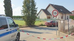 Malé letadlo spadlo na zahradu rodinného domu. Jeho dva piloti nepřežili