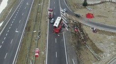Tragická nehoda autobusu v Polsku: Pět mrtvých a desítky zraněných