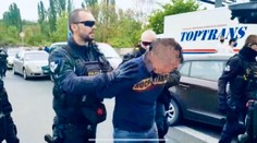 Divoká honička v Praze! Řidič v audi uháněl protisměrem a na červenou