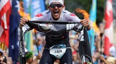 Šampion přišel s bláznivým nápadem. Doma zdolá triatlonového Ironmana