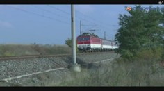 Muži vyskočili z rychlíku, zabil je vlak jedoucí naproti! VIDEO