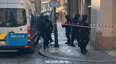Zásah těžkooděnců v centru Prahy skončil, muž spáchal sebevraždu